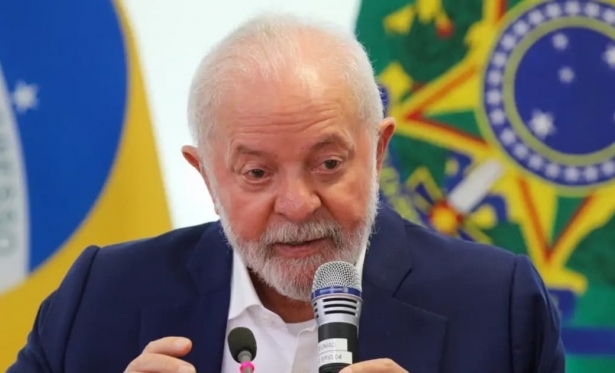 Governo Lula prev salrio mnimo de R$ 1.502 em 2025