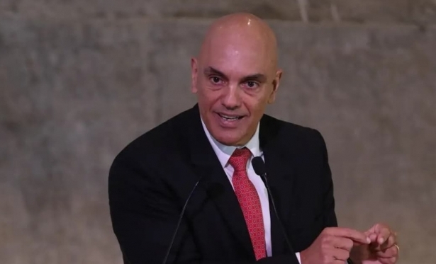 Moraes determina que X se manifeste sobre descumprimentos de deciso judicial apontados pela PF