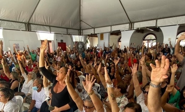 Professores rejeitam proposta de reajuste do governo e aprovam paralisao em toda Bahia na prxima semana