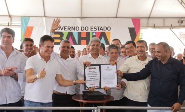 Governo do Estado entrega obras nas reas de infraestrutura, mobilidade e esportes no interior da Bahia