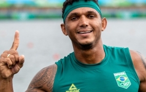 Baiano Isaquias Queiroz é prata na Copa do Mundo de Canoagem Velocidade