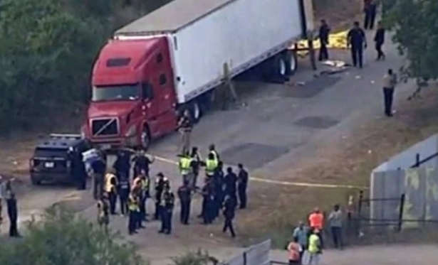 Mais de 40 corpos são encontrados dentro de caminhão nos EUA